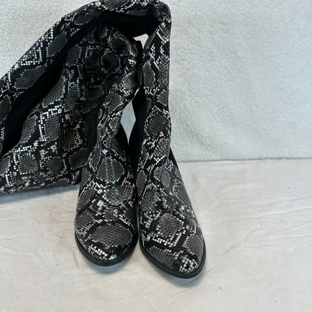 Chase + Chloe keywords snakeskin